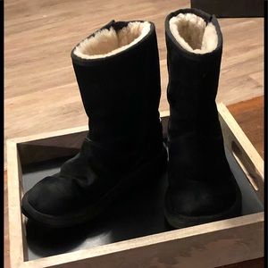 UGG Classic Short women’s size 7 inside zipper GUC
